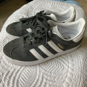 Gazelle Adidas youth sz 2 shoe